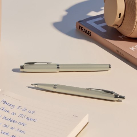 Ekskluzywny długopis im f MONOCHROME CHAMPAGNE wkład niebieski Mmm Parker (2172956)