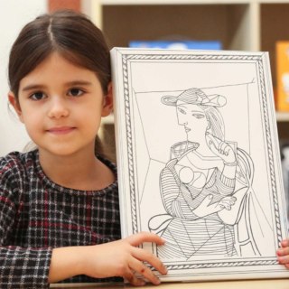 Podkład na biurko FUNNY MAT WHITE PICASSO kobieta na foteli sfu0001 biały polipropylen PP [mm:] 250x350 Strigo (8681379300018)