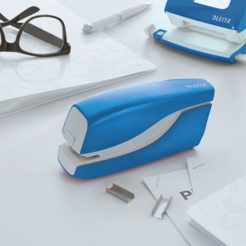 Zszywacz elektryczny Wow niebieski 10k. Leitz (55661036)