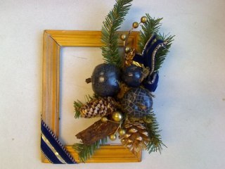 Ozdoba świąteczna BOŻE NARODZENIE RAMKA Z OZDOBAMI Art-series (143128)