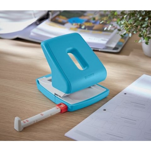 Dziurkacz Cosy niebieski 30k (50040061) Leitz
