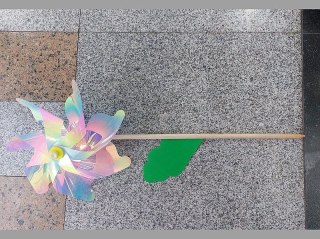 Wiatrak neonowy 32cm Adar (591745)